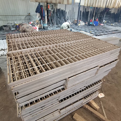 化工廠用不銹鋼鋼格板鋼格柵：防滑、防腐相結(jié)合