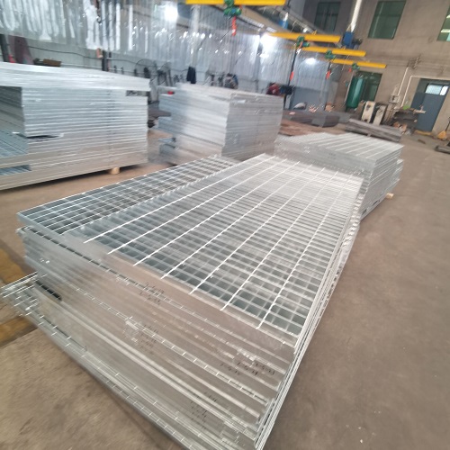 污水處理廠鋼格板如何選？防滑耐腐是關(guān)鍵！